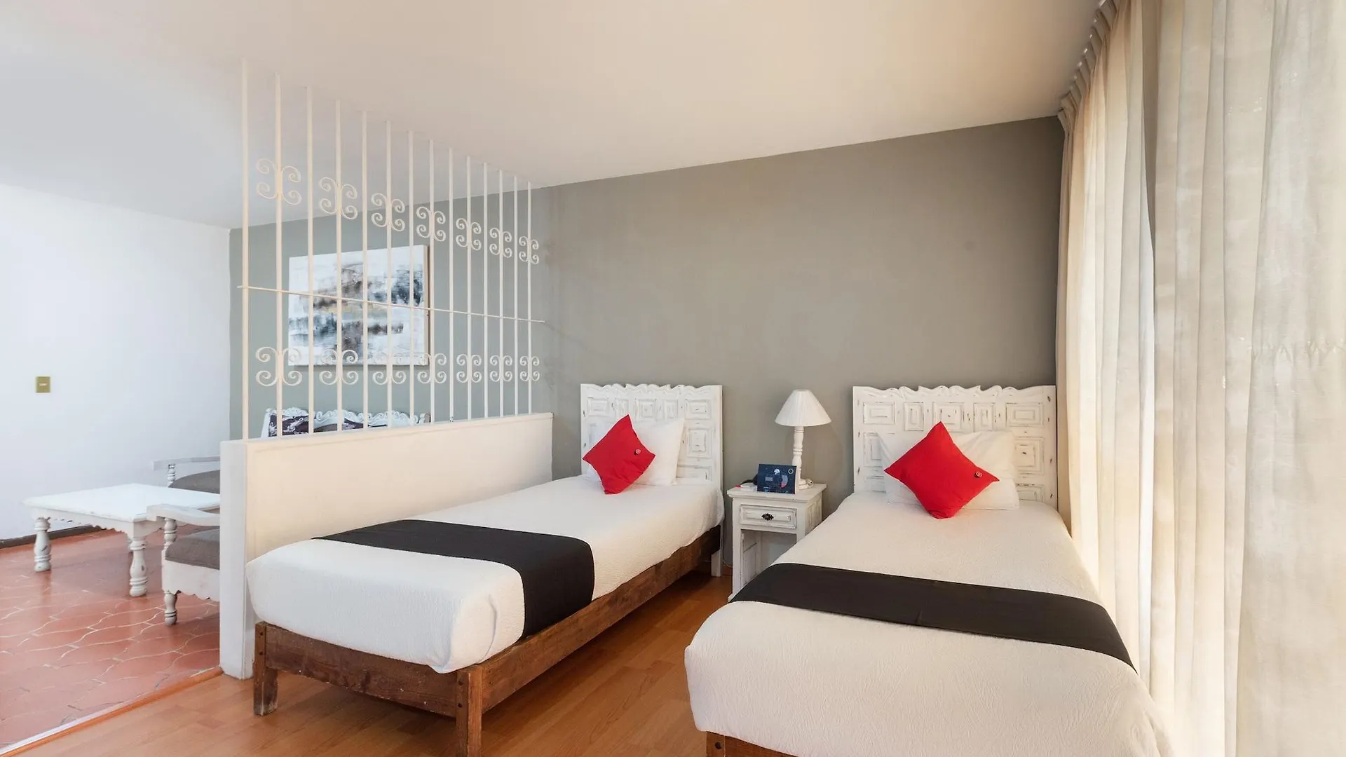 Suites Internacional Zapopan 3*,